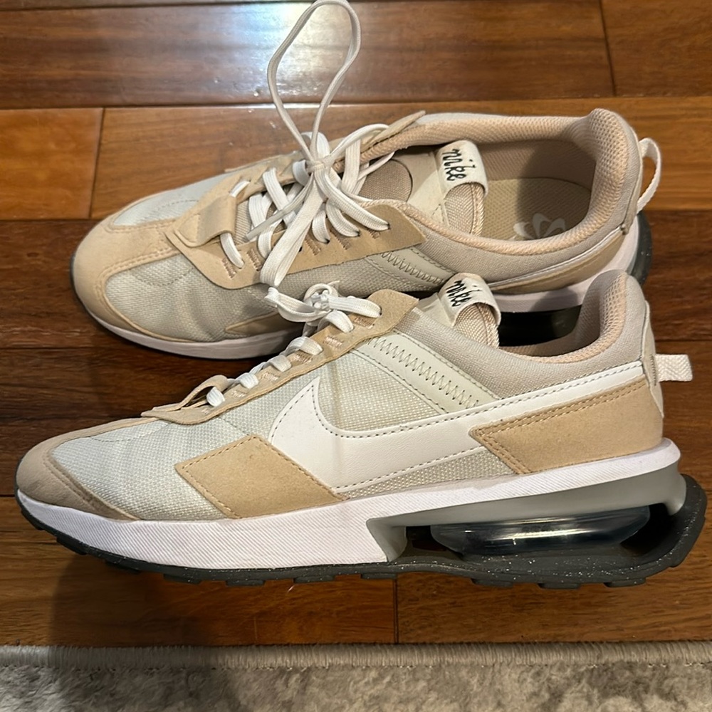 Women’s Nike size 8. Worn once.